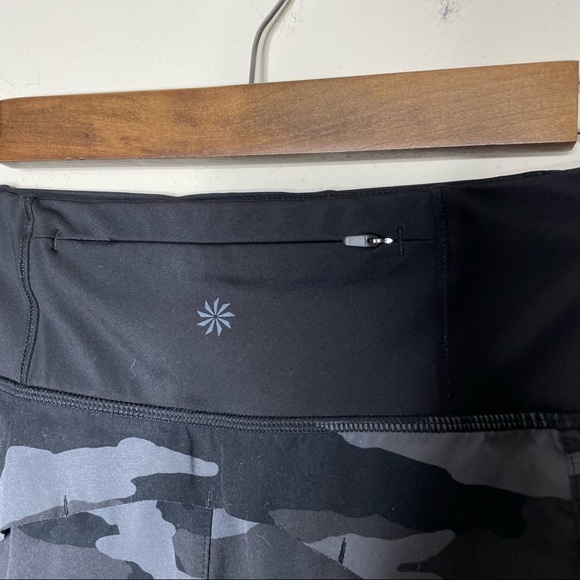 Athleta Running Free Shorts Camo xxs - Picture 4 of 8